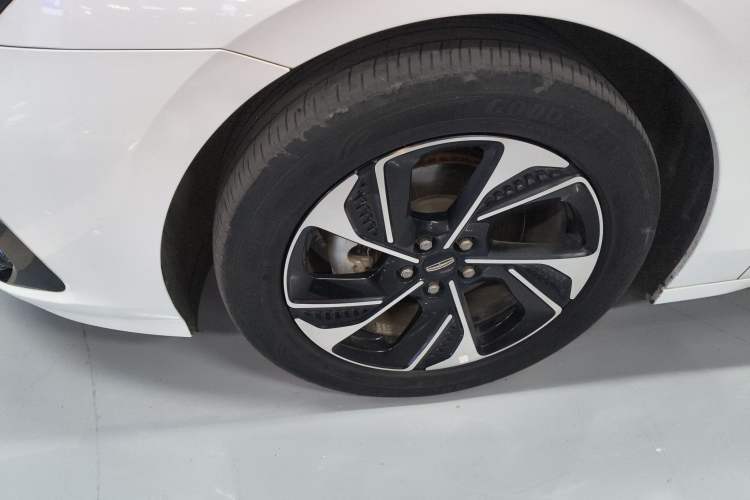 Used Lincoln Z 2022 Facelift iCool Deluxe Edition Left Front Wheel Hub