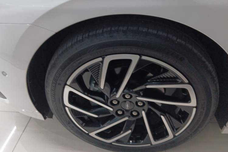 Used Lincoln Z 2022 iKoo Luxury Edition Left Front Wheel Hub