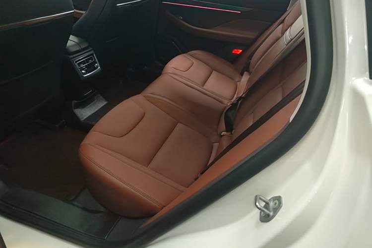 Used Lincoln Z 2022 Facelift iEnjoy Luxury Edition Left Rear Seat