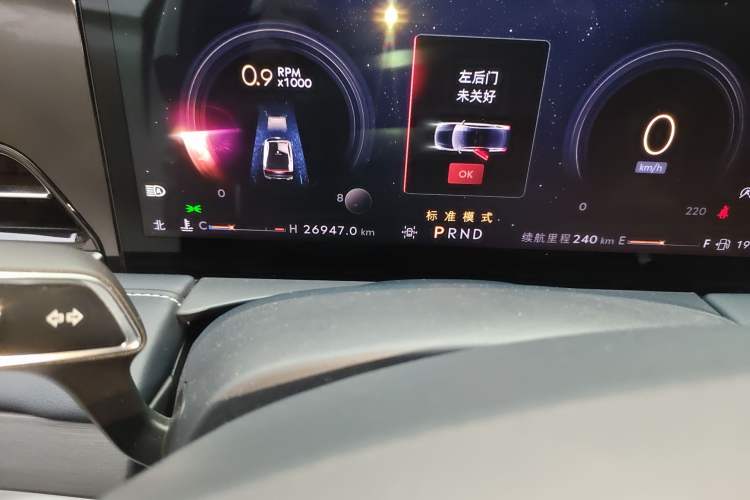 Used Lincoln Z 2022 iCool Luxury Edition Odometer Close Up