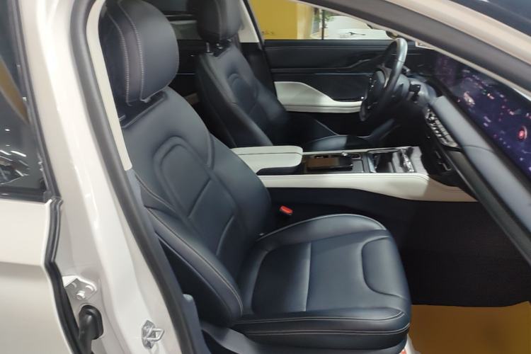 Used Lincoln Z 2022 iCool Luxury Edition Right Front Seat
