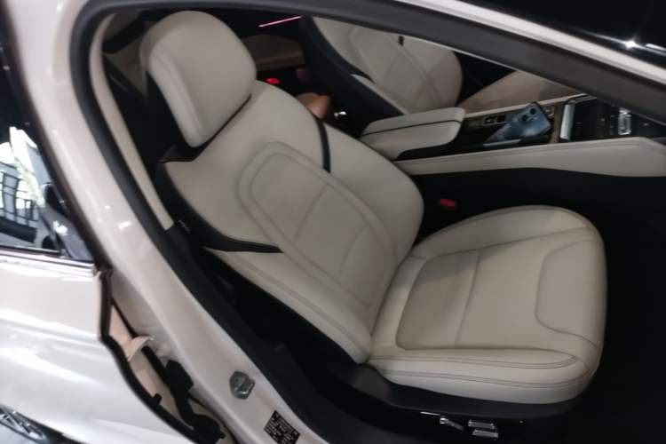 Used Lincoln Z 2022 iEnjoy Luxury Edition Right Front Seat