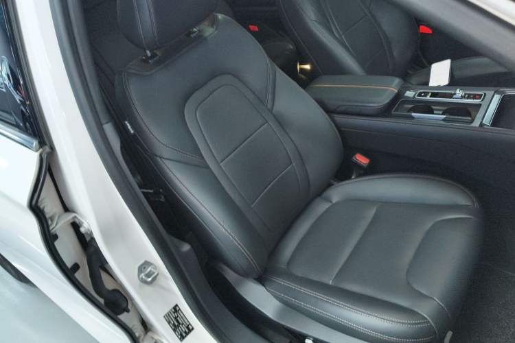 Used Lincoln Z 2022 Facelift iCool Deluxe Edition Right Front Seat