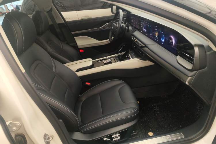 Used Lincoln Z 2022 iKoo Deluxe Edition Right Front Seat