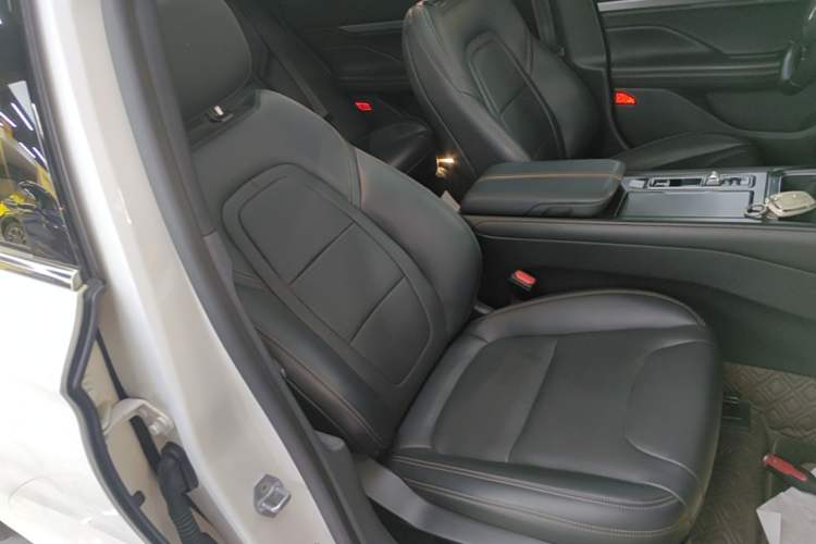 Used Lincoln Z 2022 Facelift iCool Deluxe Edition Right Front Seat