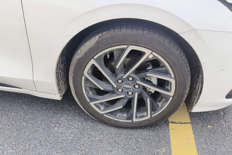 Used Lincoln Z 2022 iKoo Luxury Edition Right Front Wheel Hub