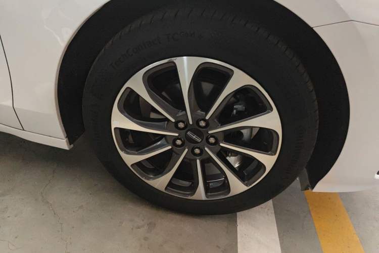Used Lincoln Z 2022 iXiang Deluxe Edition Right Front Wheel Hub