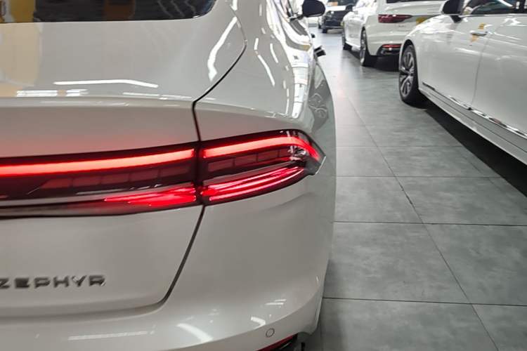 Used Lincoln Z 2022 iCool Luxury Edition Right Rear Taillight