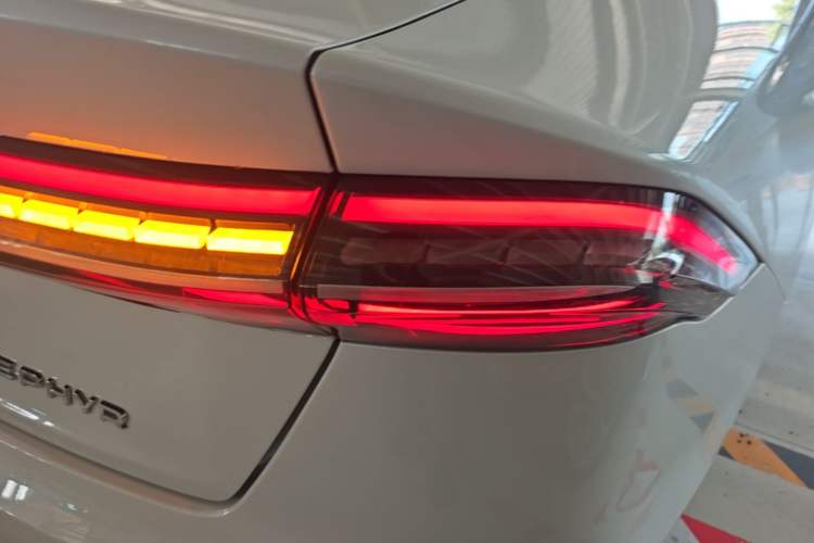 Used Lincoln Z 2022 iEnjoy Prestige Edition Right Rear Taillight