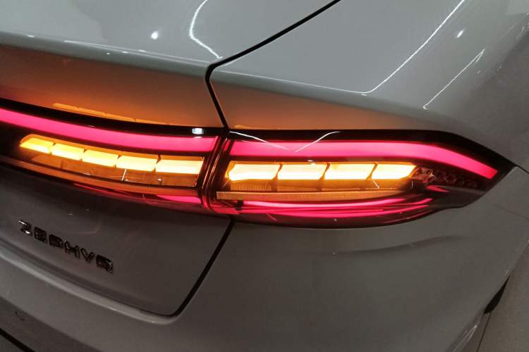 Used Lincoln Z 2022 iKoo Luxury Edition Right Rear Taillight