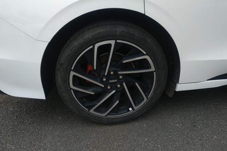 Used Lincoln Z 2022 Restyled iCool Prestige Edition Right Rear Wheel Hub