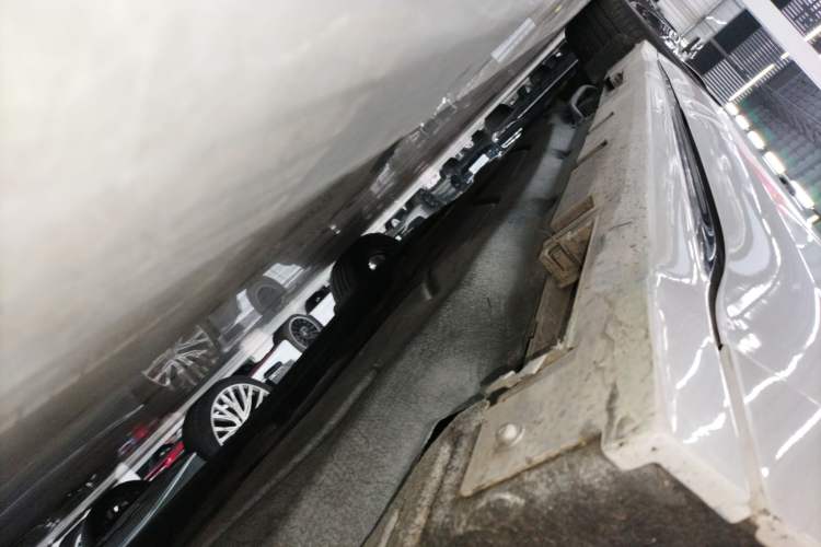 Used Lincoln Z 2022 iXiang Luxury Edition Right Side Sill