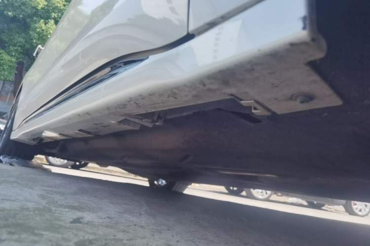 Used Lincoln Z 2022 iXiang Luxury Edition Right Side Sill