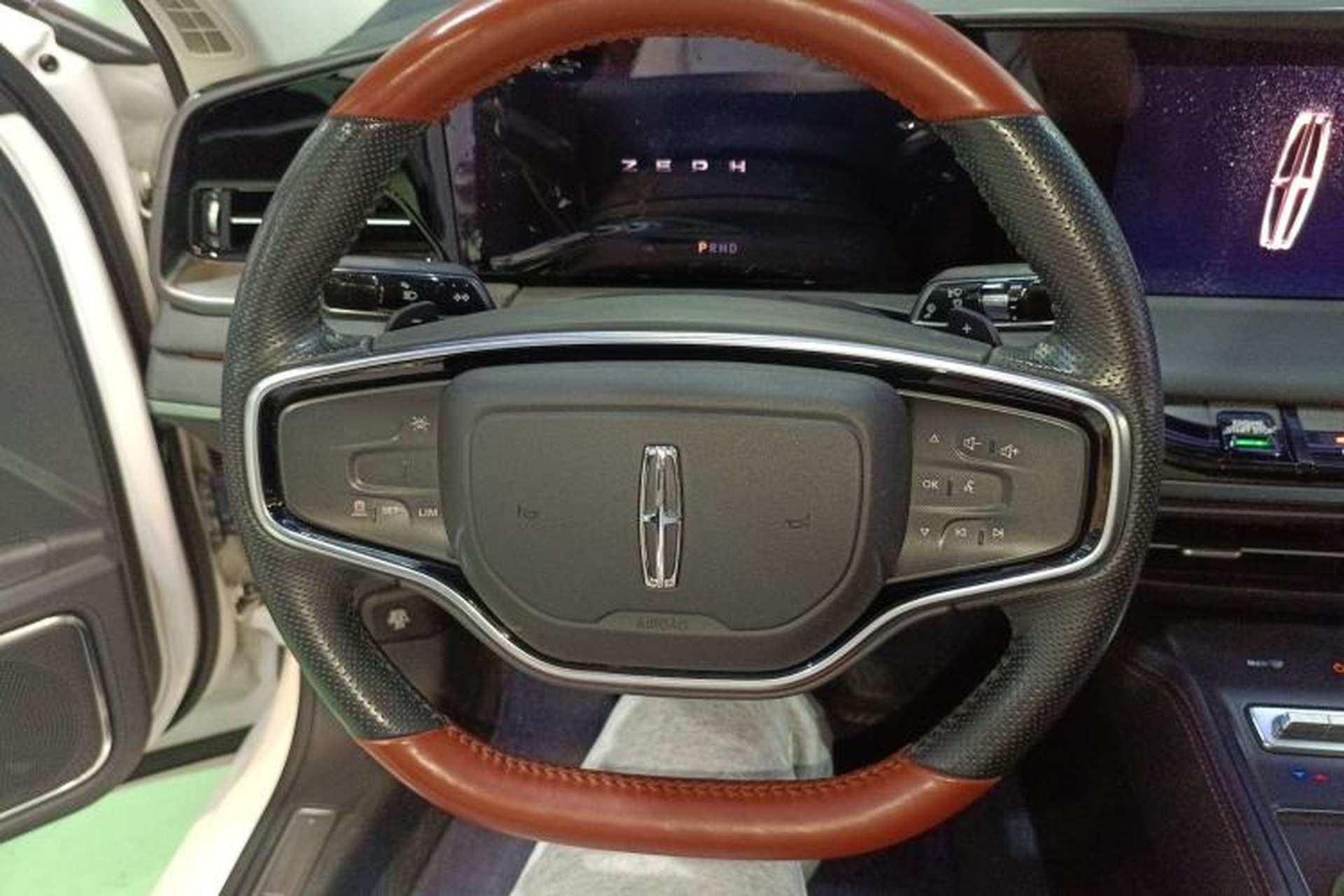 Used Lincoln Z 2022 iXiang Deluxe Edition Steering Wheel