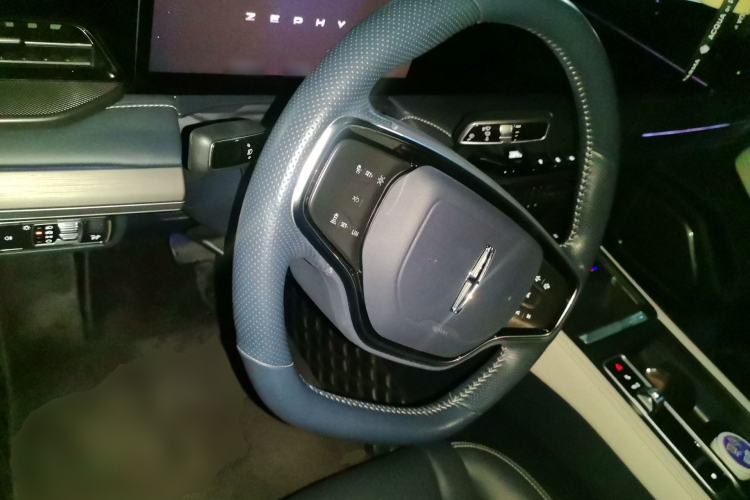 Used Lincoln Z 2022 iCool Luxury Edition Steering Wheel