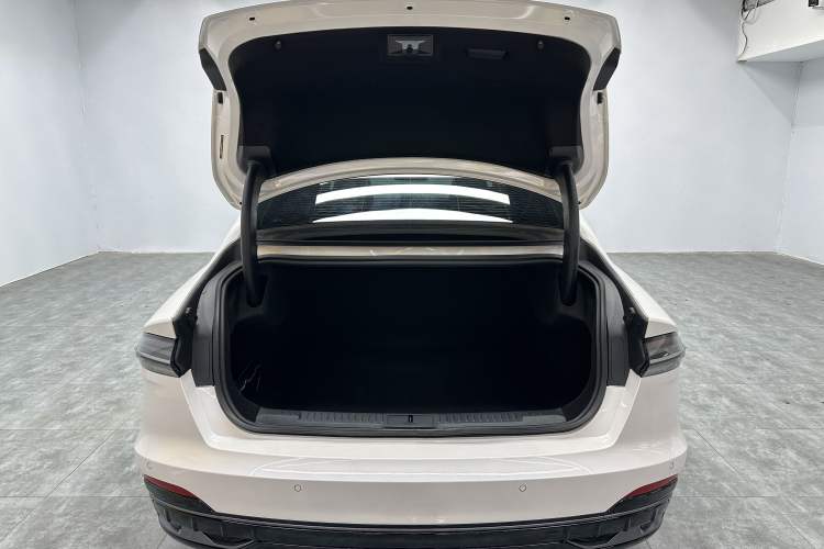 Used Lincoln Z 2022 iCool Luxury Edition Trunk