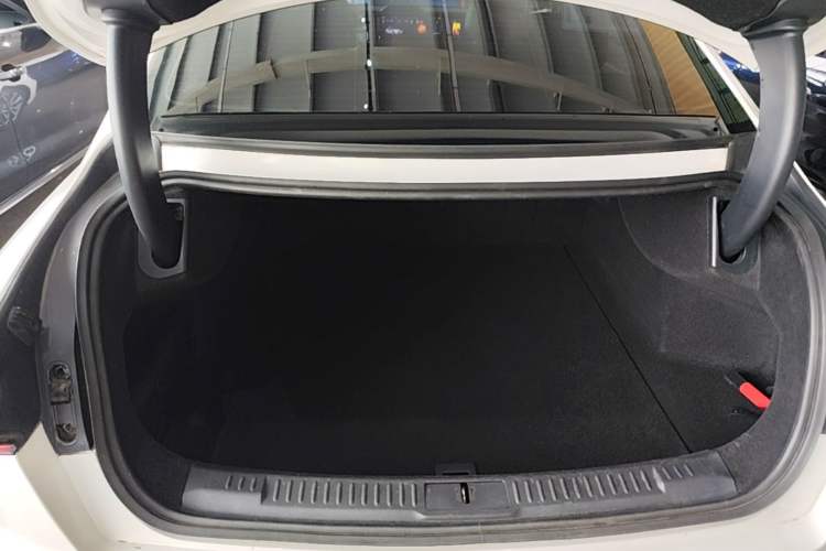 Used Lincoln Z 2022 iEnjoy Luxury Edition Trunk