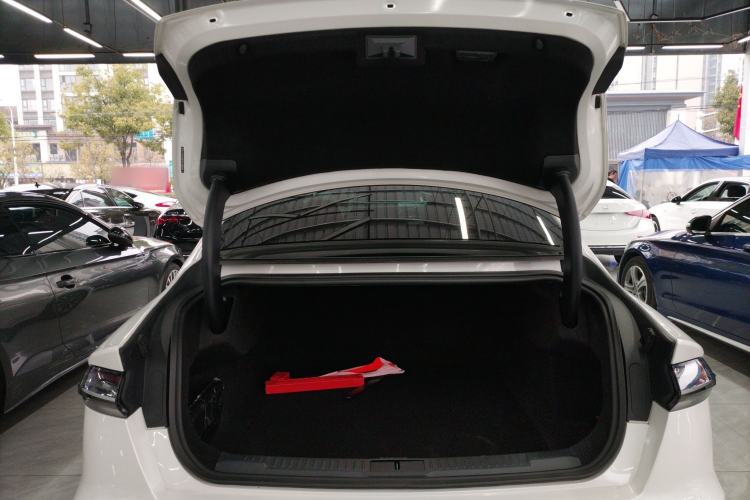 Used Lincoln Z 2022 iXiang Luxury Edition Trunk