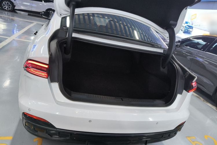 Used Lincoln Z 2022 Facelift iCool Deluxe Edition Trunk