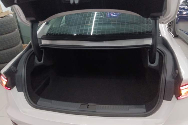 Used Lincoln Z 2022 iKoo Luxury Edition Trunk