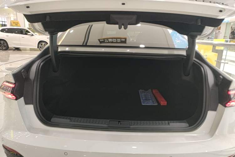 Used Lincoln Z 2022 iKoo Luxury Edition Trunk