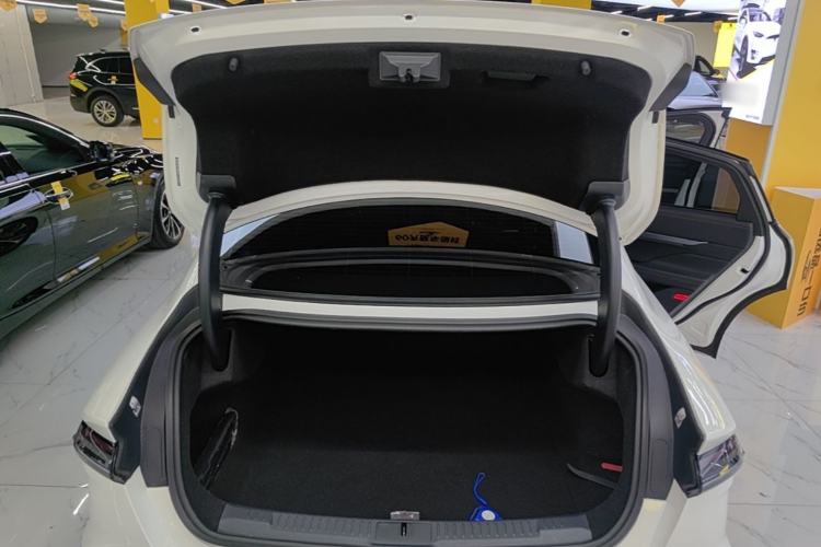 Used Lincoln Z 2022 Facelift iCool Deluxe Edition Trunk