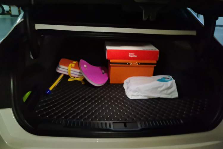 Used Lincoln Z 2022 iCool Luxury Edition Trunk