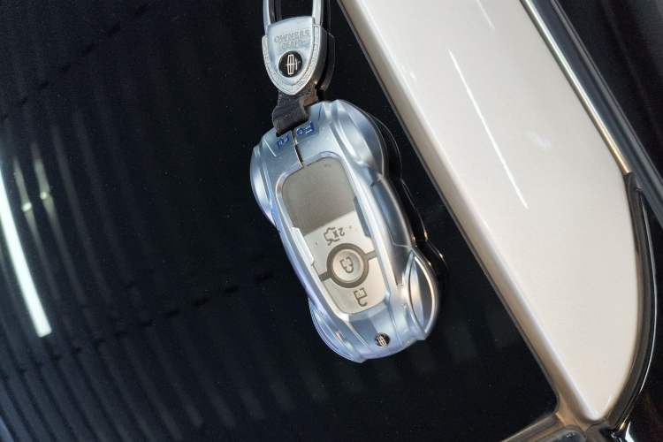 Used Lincoln Z 2022 Facelift iCool Deluxe Edition Vehicle Key