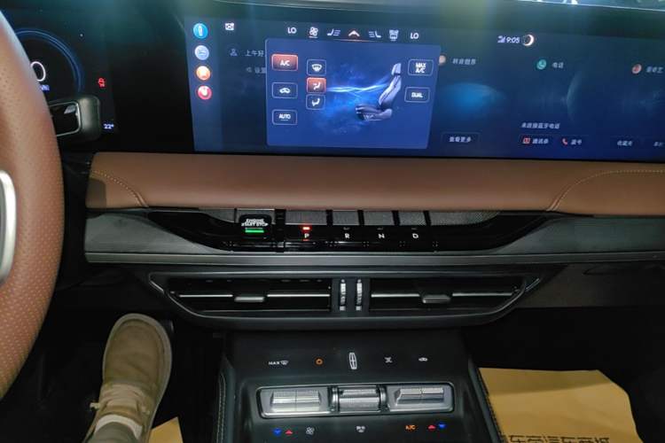 Used Lincoln Z 2024 2.0T Two-Wheel Drive Luxury Hybrid Version Audio And AC Panel
