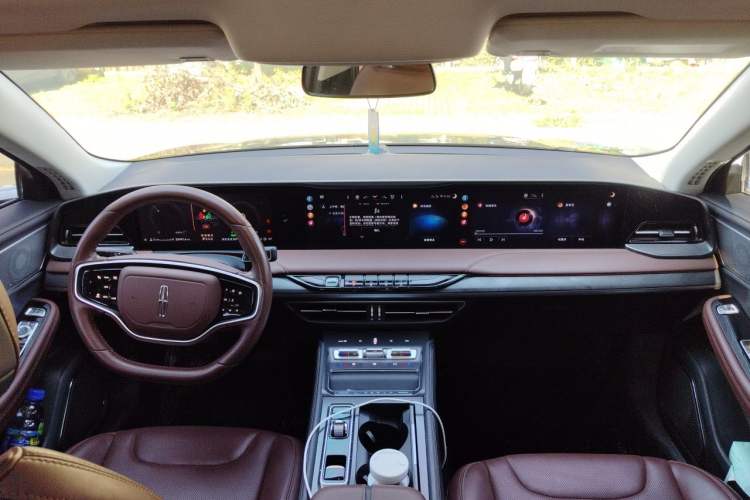 Used Lincoln Z 2024 2.0T Two-Wheel Drive Luxury Hybrid Version Center Console