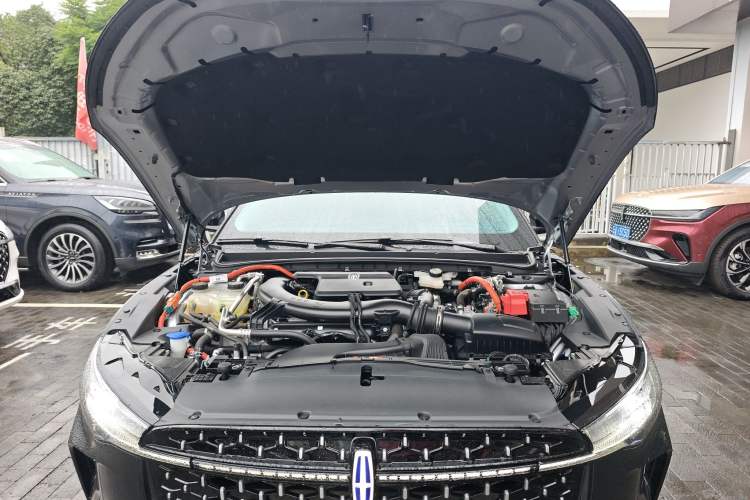 Used Lincoln Z 2024 2.0T Two-Wheel Drive Prestige Hybrid Version Engine Bay
