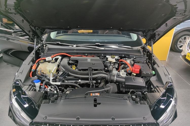 Used Lincoln Z 2024 2.0T Two-Wheel Drive Luxury Hybrid Version Engine Bay