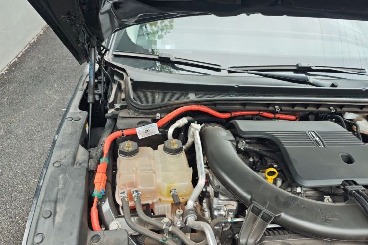 Used Lincoln Z 2024 2.0T Two-Wheel Drive Luxury Hybrid Version Engine Bay Right