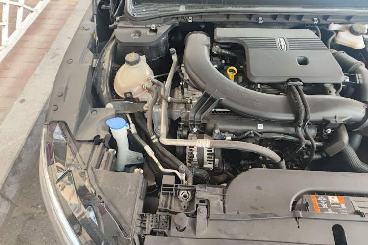Used Lincoln Z 2024 2.0T Prestige Edition Engine Bay Right