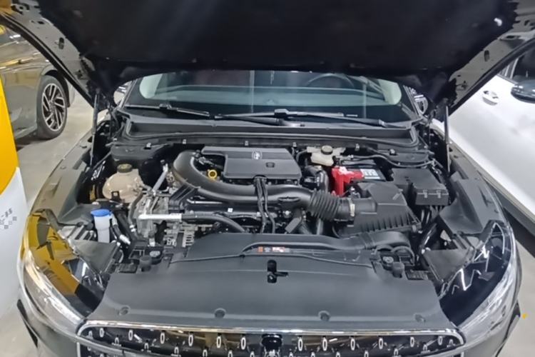 Used Lincoln Z 2024 2.0T Prestige Edition Engine Bay