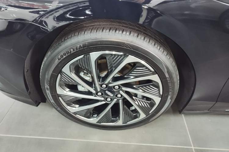 Used Lincoln Z 2024 2.0T Two-Wheel Drive Luxury Hybrid Version Exterior 4