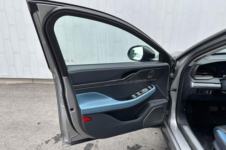 Used Lincoln Z 2024 2.0T Two-Wheel Drive Prestige Hybrid Version Interior 8