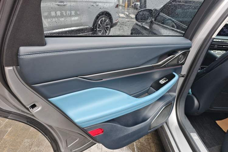 Used Lincoln Z 2024 2.0T Two-Wheel Drive Prestige Hybrid Version Left Rear Door Interior