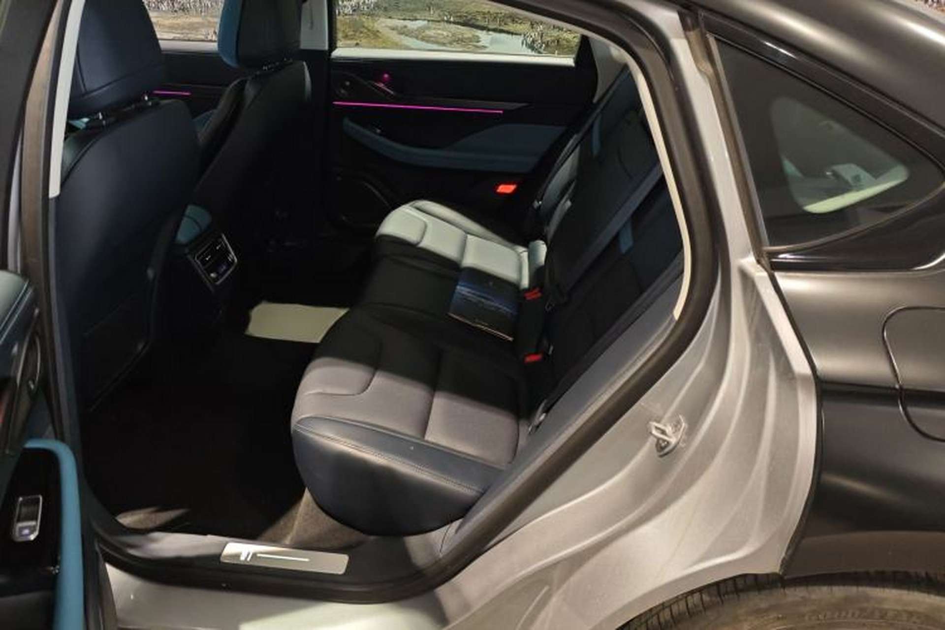 Used Lincoln Z 2024 2.0T Two-Wheel Drive Prestige Hybrid Version Left Rear Seat