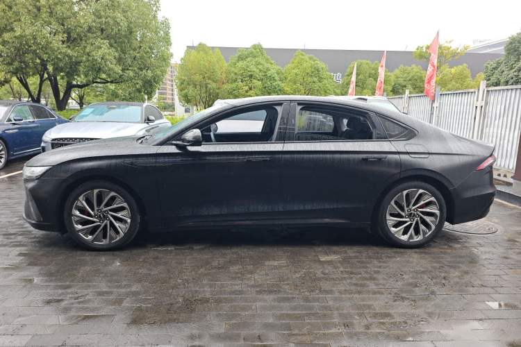 Used Lincoln Z 2024 2.0T Two-Wheel Drive Prestige Hybrid Version Left Side