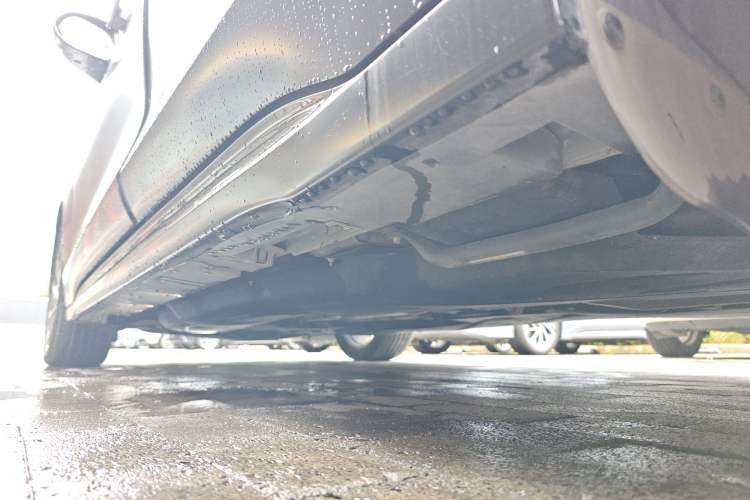 Used Lincoln Z 2024 2.0T Two-Wheel Drive Prestige Hybrid Version Left Side Sill