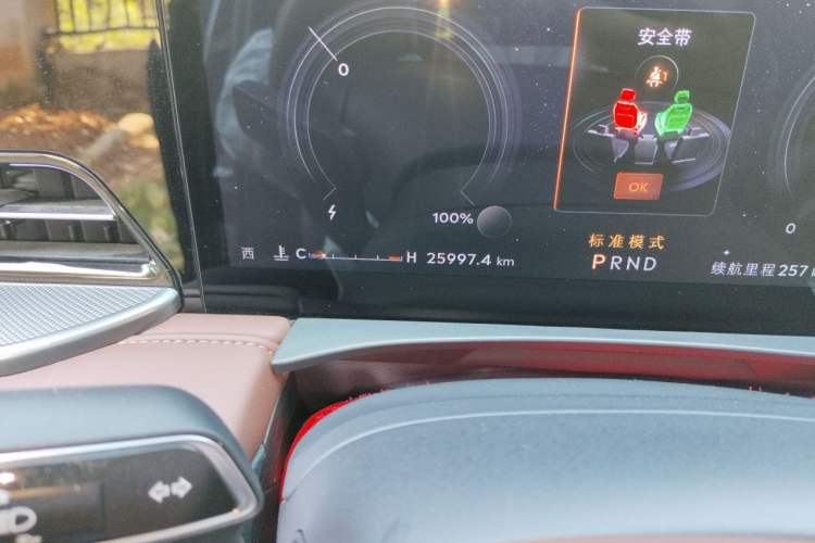 Used Lincoln Z 2024 2.0T Two-Wheel Drive Luxury Hybrid Version Odometer Close Up