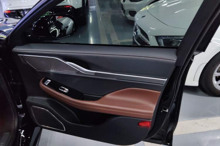 Used Lincoln Z 2024 2.0T Two-Wheel Drive Luxury Hybrid Version Right Front Door Interior