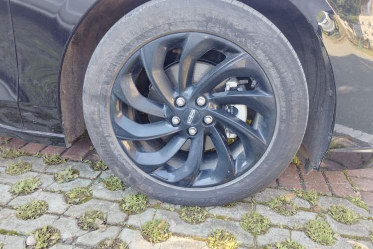 Used Lincoln Z 2024 2.0T Two-Wheel Drive Luxury Hybrid Version Right Front Wheel Hub