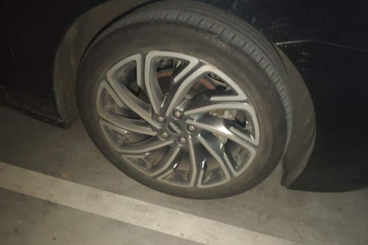 Used Lincoln Z 2024 2.0T Luxury Edition Right Front Wheel Hub