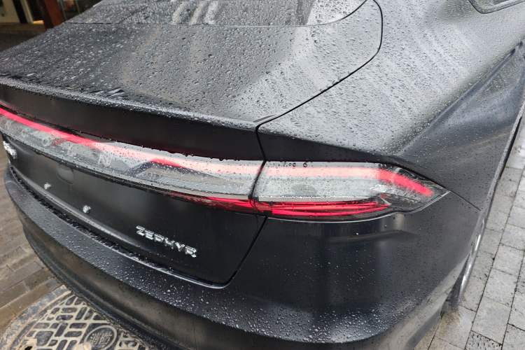 Used Lincoln Z 2024 2.0T Two-Wheel Drive Prestige Hybrid Version Right Rear Taillight