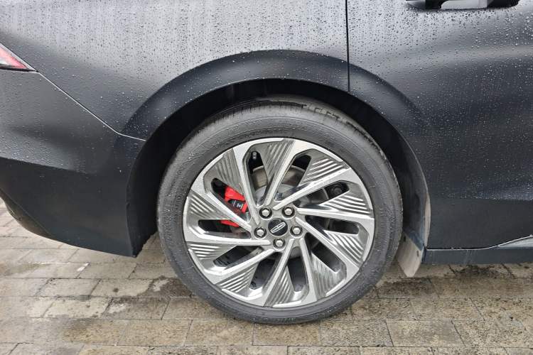 Used Lincoln Z 2024 2.0T Two-Wheel Drive Prestige Hybrid Version Right Rear Wheel Hub