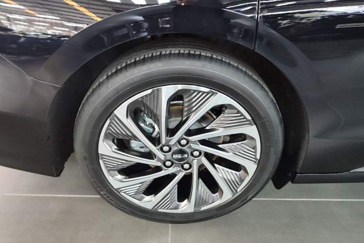 Used Lincoln Z 2024 2.0T Two-Wheel Drive Luxury Hybrid Version Right Rear Wheel Hub