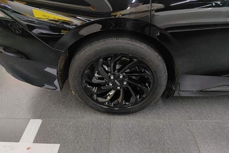 Used Lincoln Z 2024 2.0T Two-Wheel Drive Luxury Hybrid Version Right Rear Wheel Hub