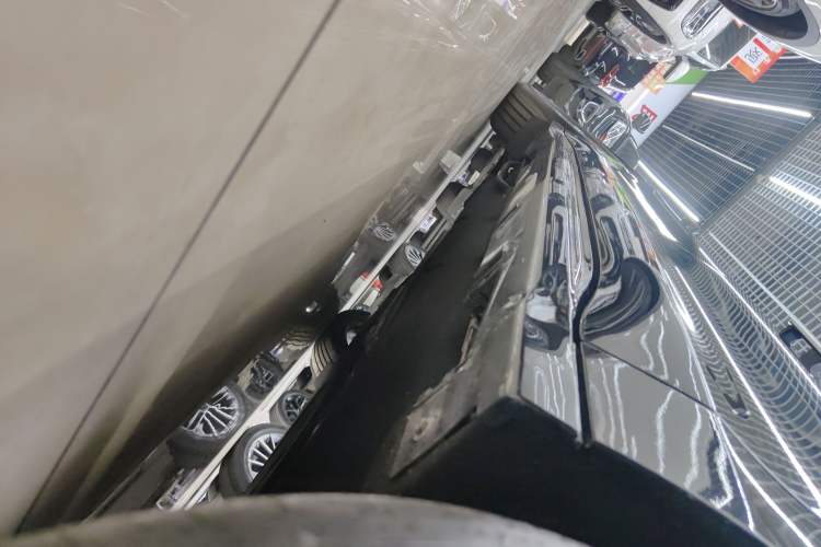 Used Lincoln Z 2024 2.0T Prestige Edition Right Side Sill